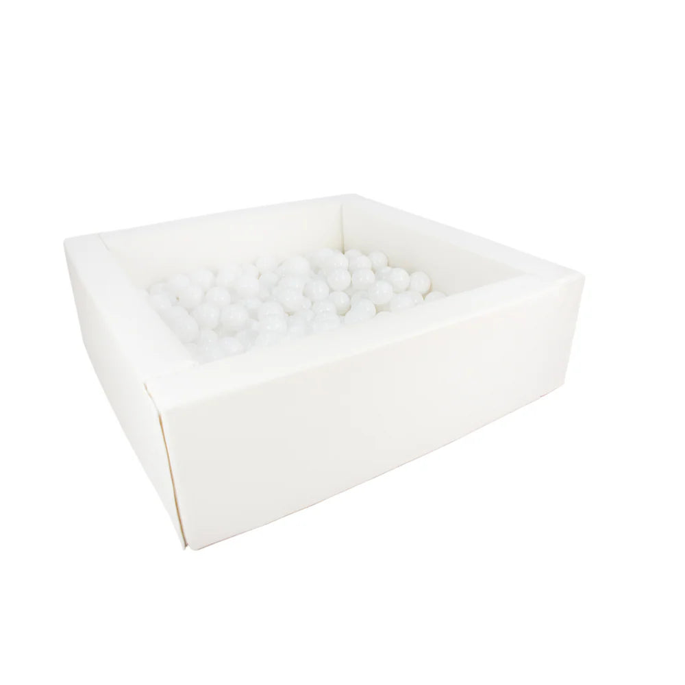 Ball pit with 200 balls